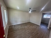 Photo - 251 W 9th St