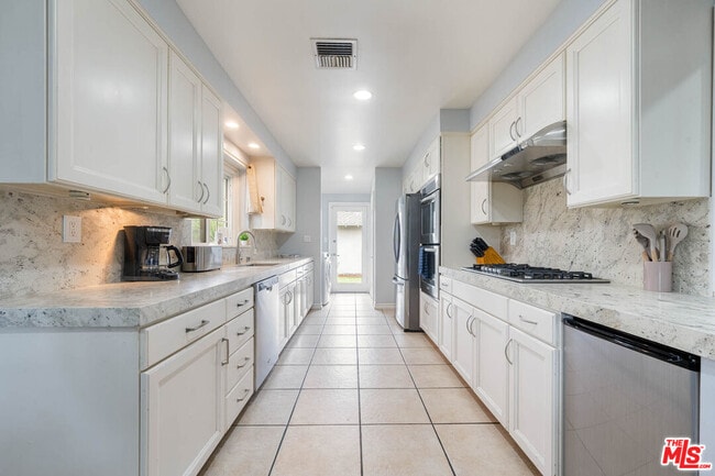 Photo - 12423 Martha St