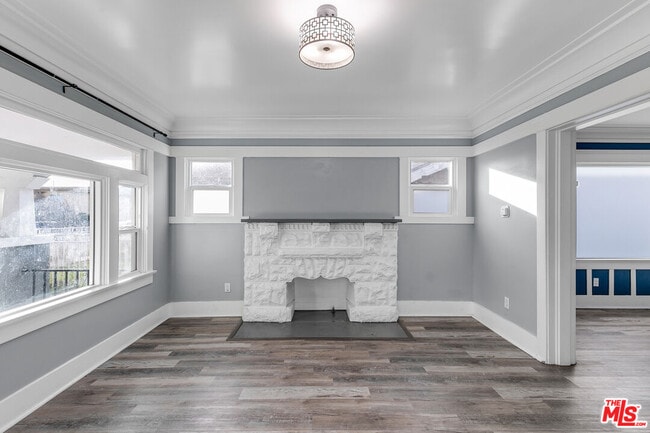 Photo - 641 W 43rd St