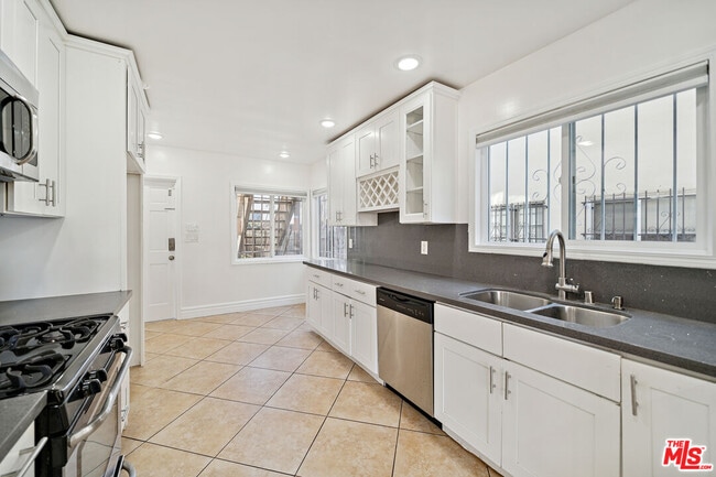 Photo - 112 S Detroit St Unit 112