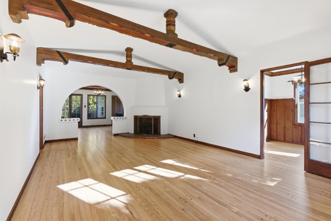 Photo - 2811 Bright Ln