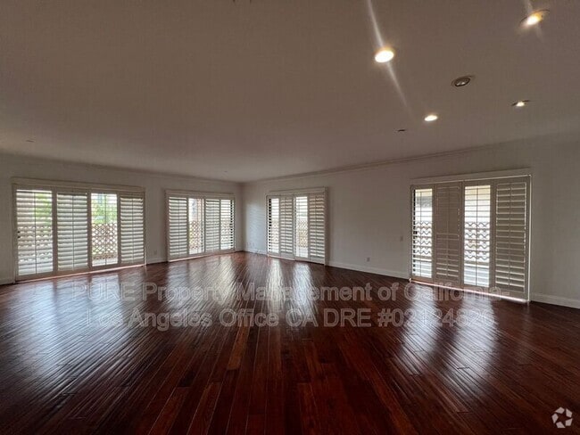 Building Photo - 512 Esplanade Rental
