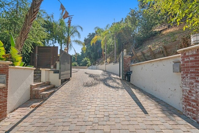 Photo - 3200 Oakley Dr