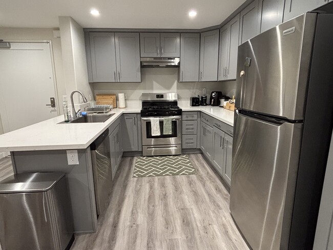 Full Kitchen - 419 N Chandler Ave Unit 621