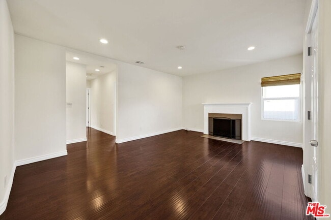 Photo - 6323 Farmdale Ave