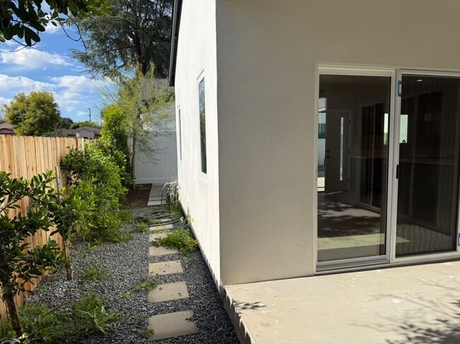 Photo - 1072 N Vinedo Ave