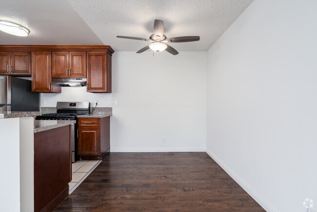 1BR, 1BA - 775SF - Dining Room - The Alexio