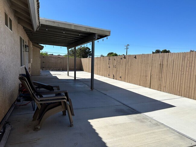 Photo - 16716 Kayuga St