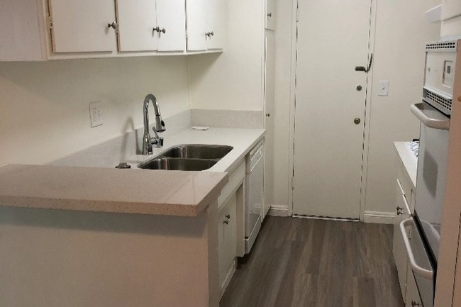 Building Photo - 17834 Burbank Blvd Unit 227