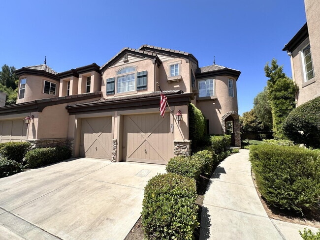 Building Photo - Discover the Essence of Luxury Living in V... Rental