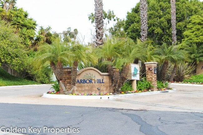 Building Photo - Cozy ground-level Unit 75