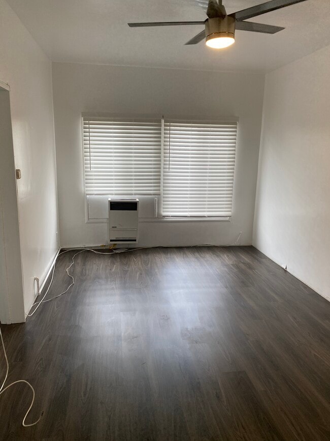 Building Photo - 316 S Berendo St Unit 109