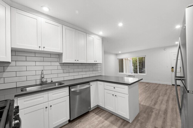 Photo - 1240 W 29th St Unit 7