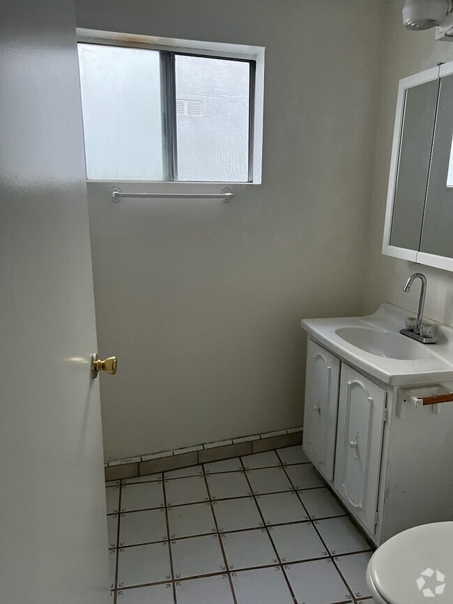 Building Photo - 2434 Riverside Pl Rental