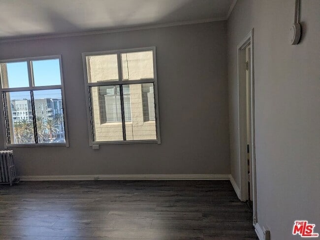 Photo - 634 S Gramercy Pl