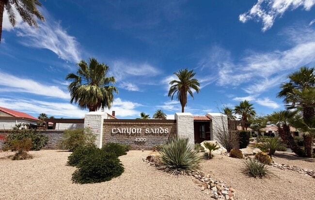 Building Photo - AVAILABLE NOW!! 3 Bedroom 2.5 Bathroom House in Palm Springs!