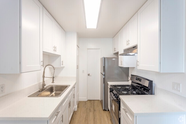 1BR - 1BA, 588SF - Valle at Mission