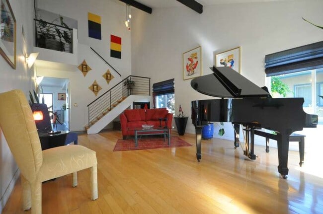 Building Photo - 3620 Verdugo Vista Ter