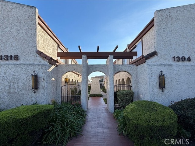 Building Photo - 1304 Elm Ave Unit 13