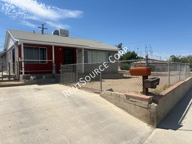 Building Photo - 1360 Nancy St