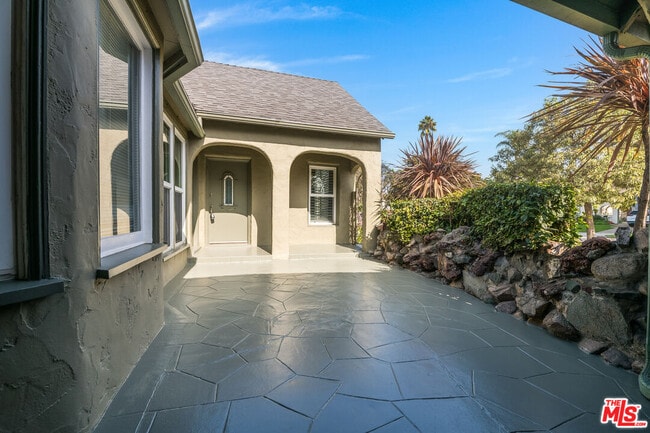 Photo - 1211 S Genesee Ave