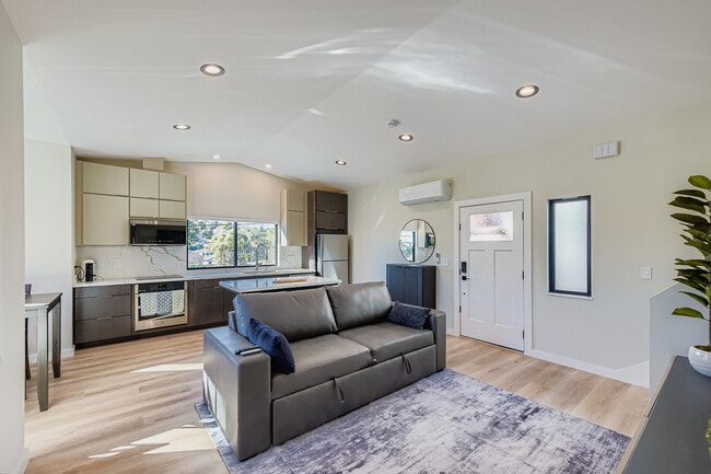 Photo - 1654 York Dr