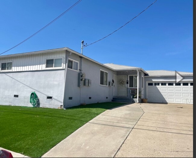 Building Photo - NANCY DRIVE DUPLEX Unit 6108