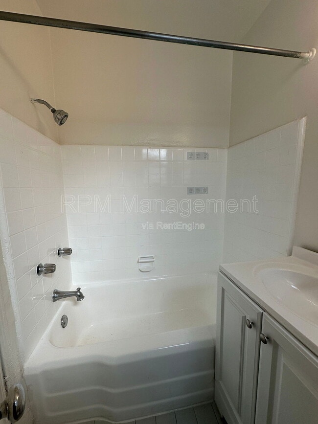 Photo - 1737 N Sycamore Ave Unit 112