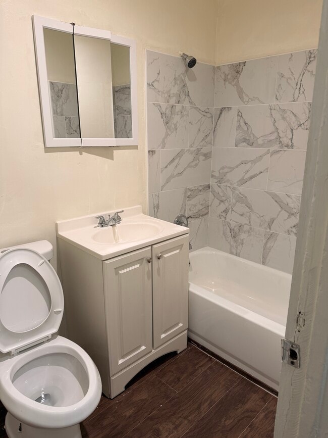 Photo - 632 W 78th St