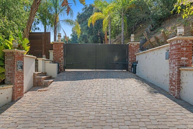 Photo - 3200 Oakley Dr