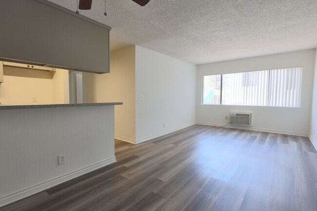 Photo - 943 Elden Ave Unit 204