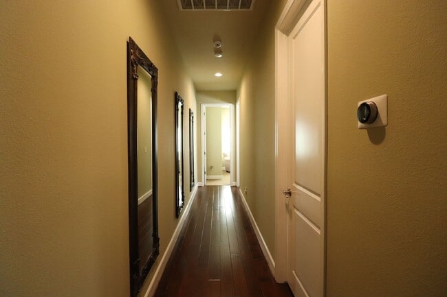 Photo - Lovely Room for Rent