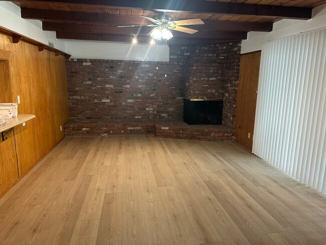 Photo - 1050 W La Deney Dr