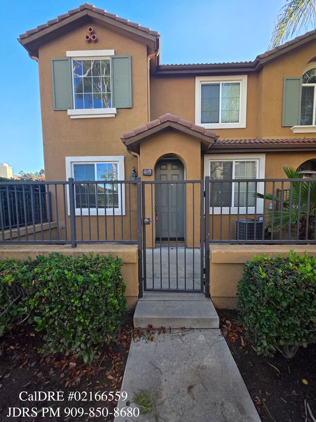 Building Photo - Ontario 3 Bedroom Condo