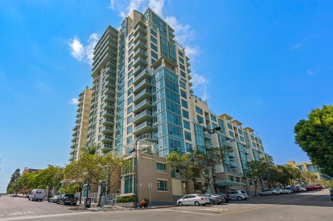 Building Photo - Super Spacious Cortez Hill 2-Bedroom at Discovery! Small Pet Ok! Unit 416R
