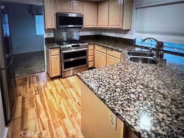 Photo - 44256 Sundell Ave