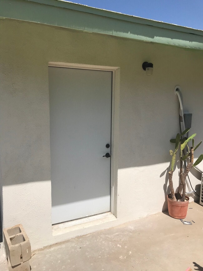 Building Photo - 4230 Quail Rd Unit 4234