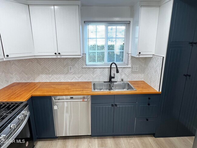 Photo - 2002 Calle La Sombra