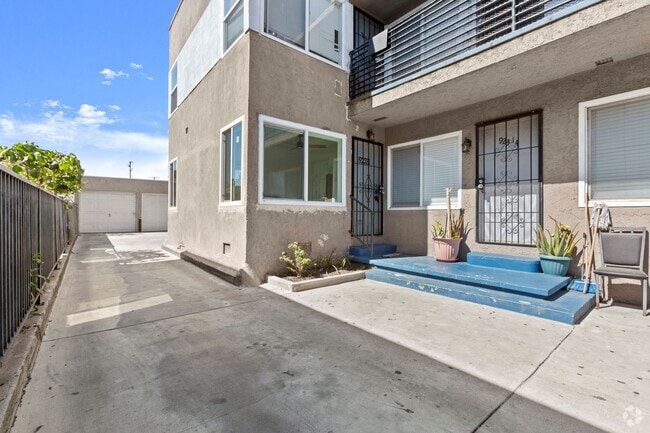 Building Photo - 1 BED 1 BATH IN LOS ANGELES!!! Rental