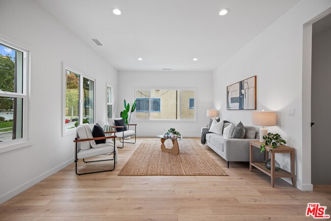 Photo - 3628 E 1st St