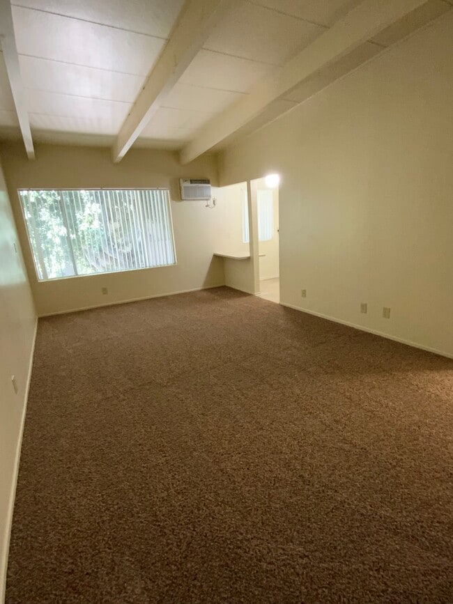 Photo - Royale La Habra