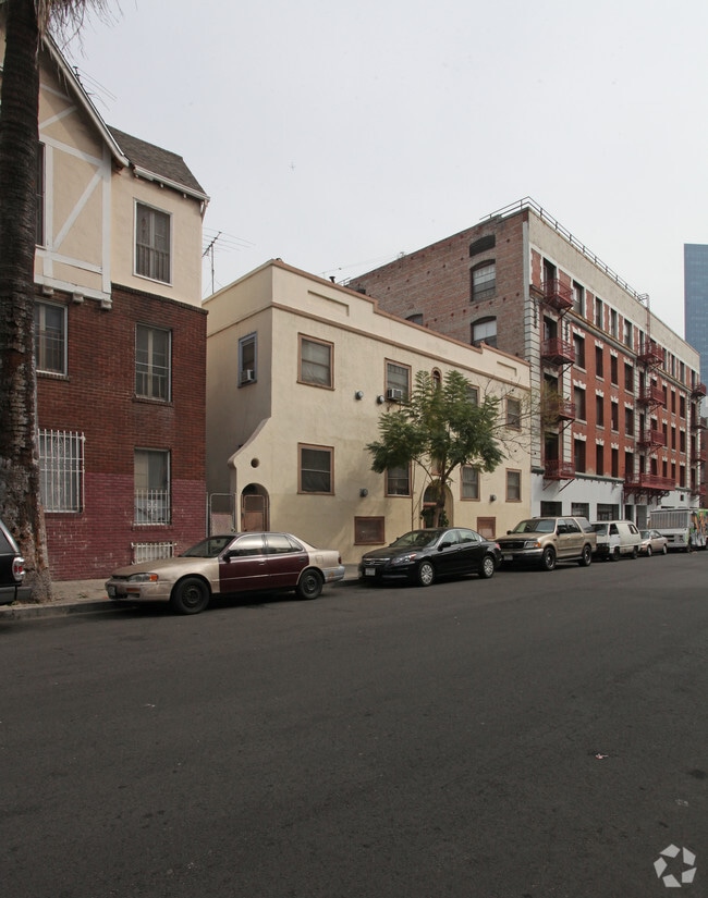 Building Photo - 1311 Ingraham St. Rental
