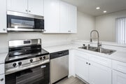 1BR, 1BA - 500SF - Kitchen - Highland Meadows