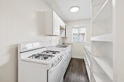 1BR, 1BA - 548SF - Kitchen - Marine Bay Apartments
