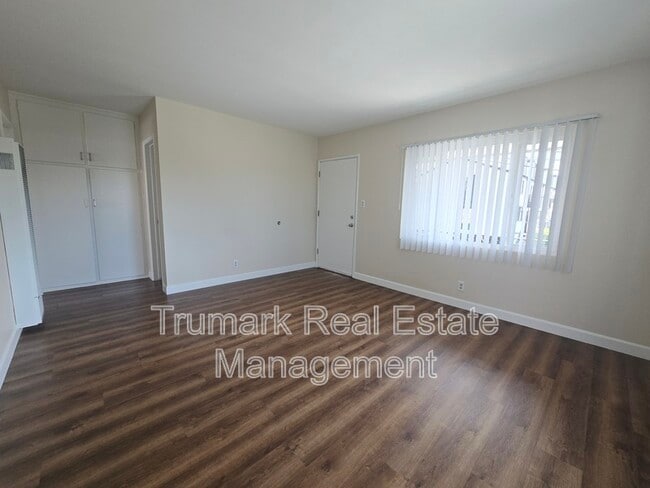 Building Photo - 311 N Pacific Ave Unit 3