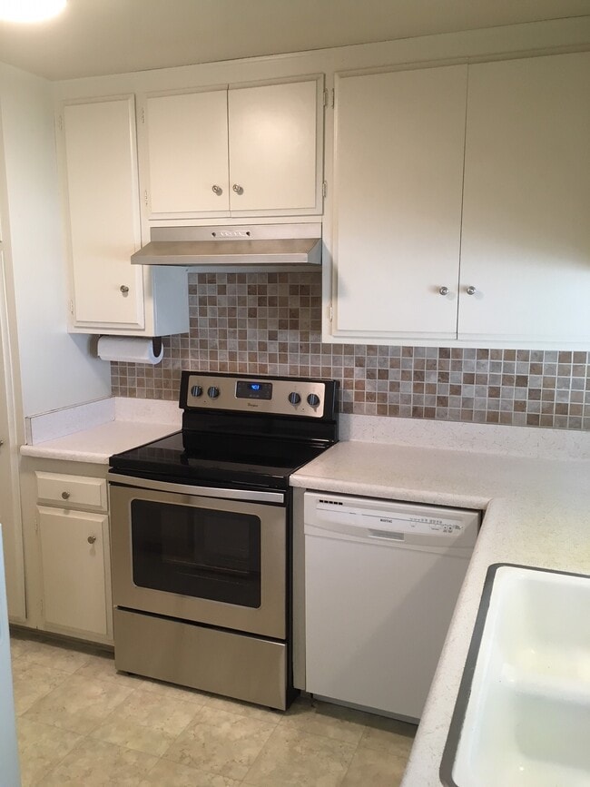 Building Photo - 1187 E 3rd St Unit 204