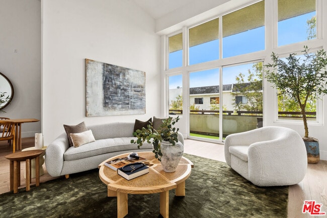 Building Photo - 1277 S Beverly Glen Blvd Unit 408