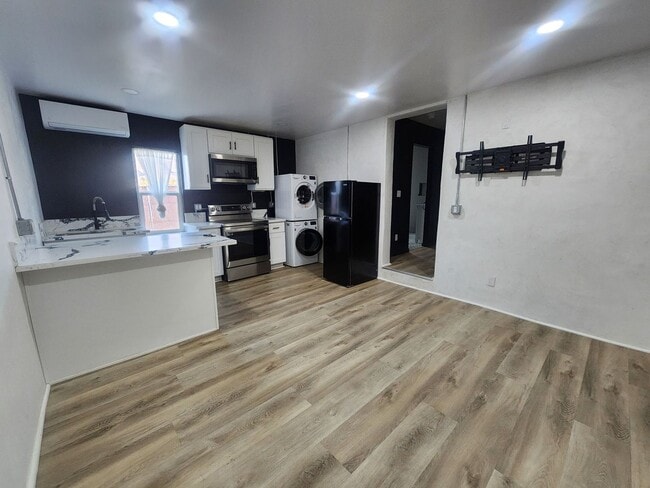 Photo - 6545 Pine Ave Unit 2