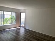 Photo - 1118 S Sherbourne Dr