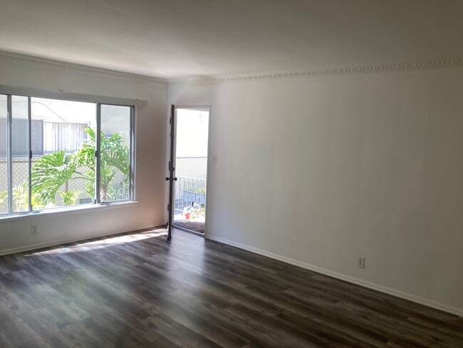 Photo - 1118 S Sherbourne Dr